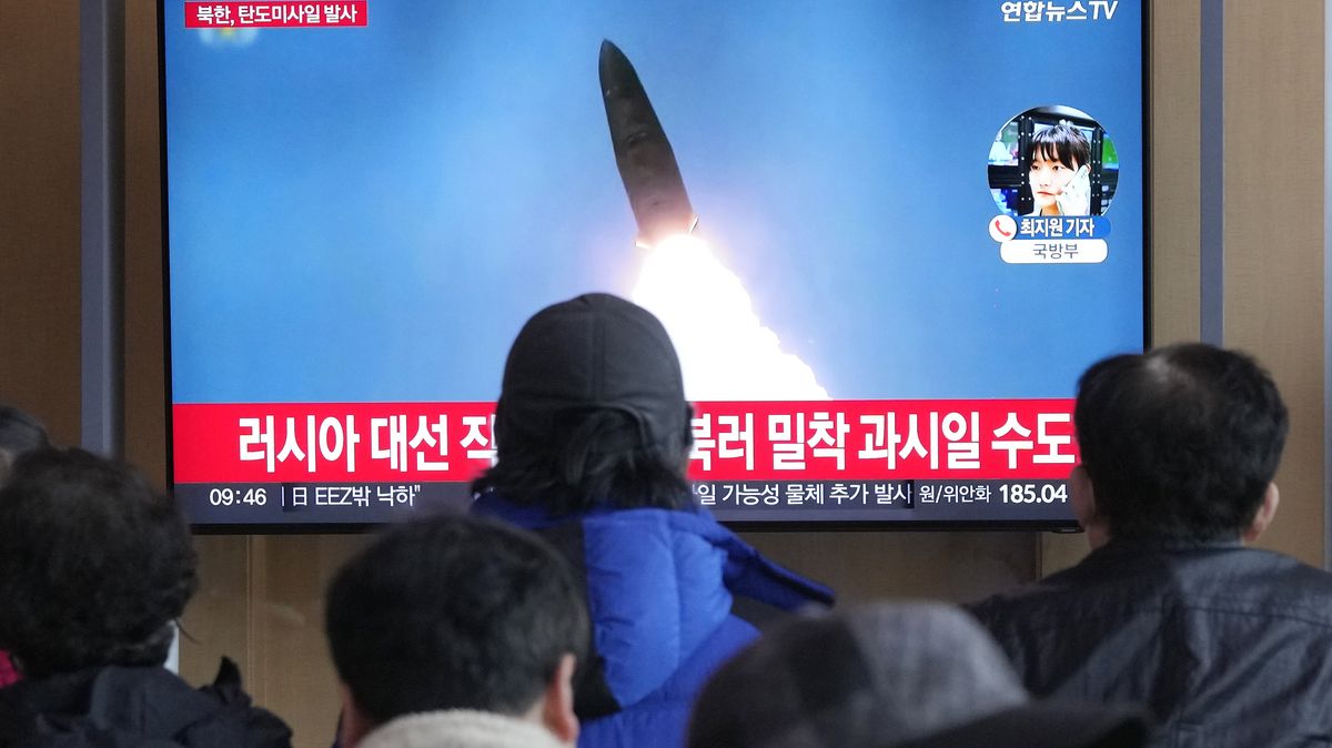 Severní Korea vypálila balistické rakety. Stejné dodala Rusku